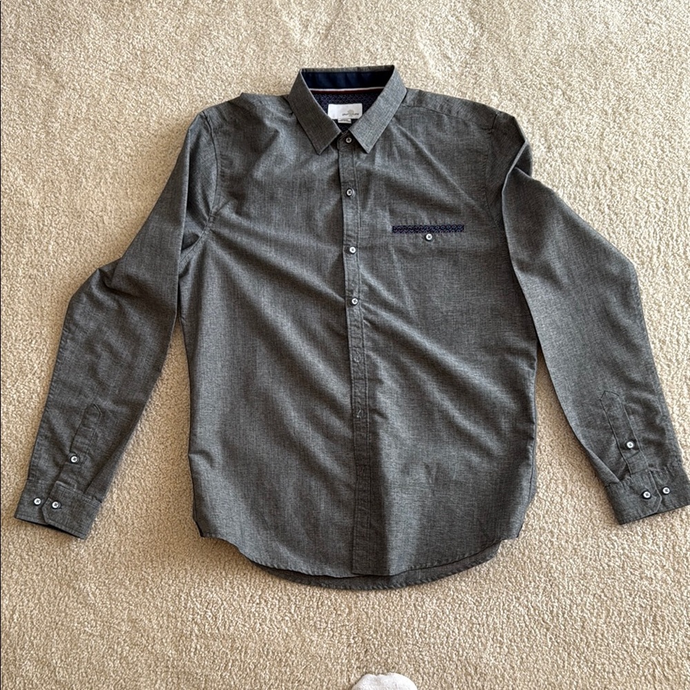 Men's Gray Button-Up Shirt